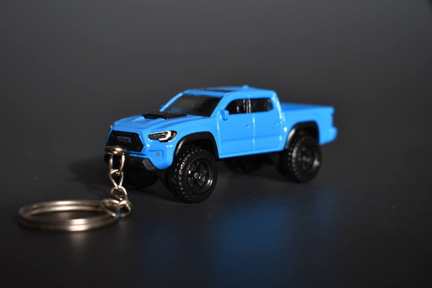 HotwheelsToyotaTacomaKeychainFront